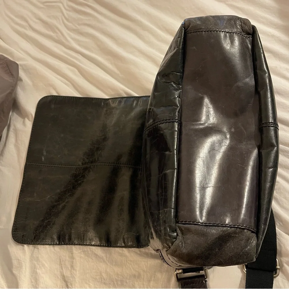 Vintage Fossil Black Leather Messenger Bag Magnetic Flap Commuter